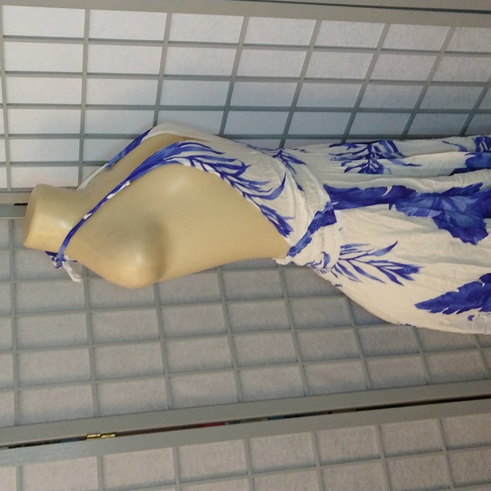 Bathing suit cover up - Picture 4 of 6